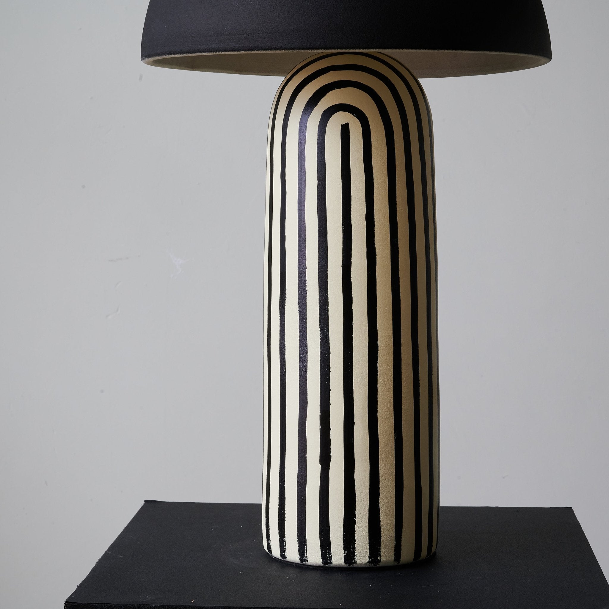Moxyn Minimalist Ceramics Table Lamp