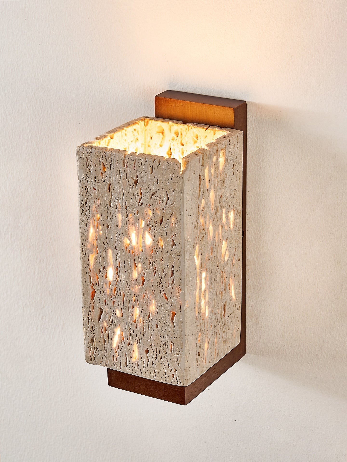 Velivaya Glow Corner Wall Light