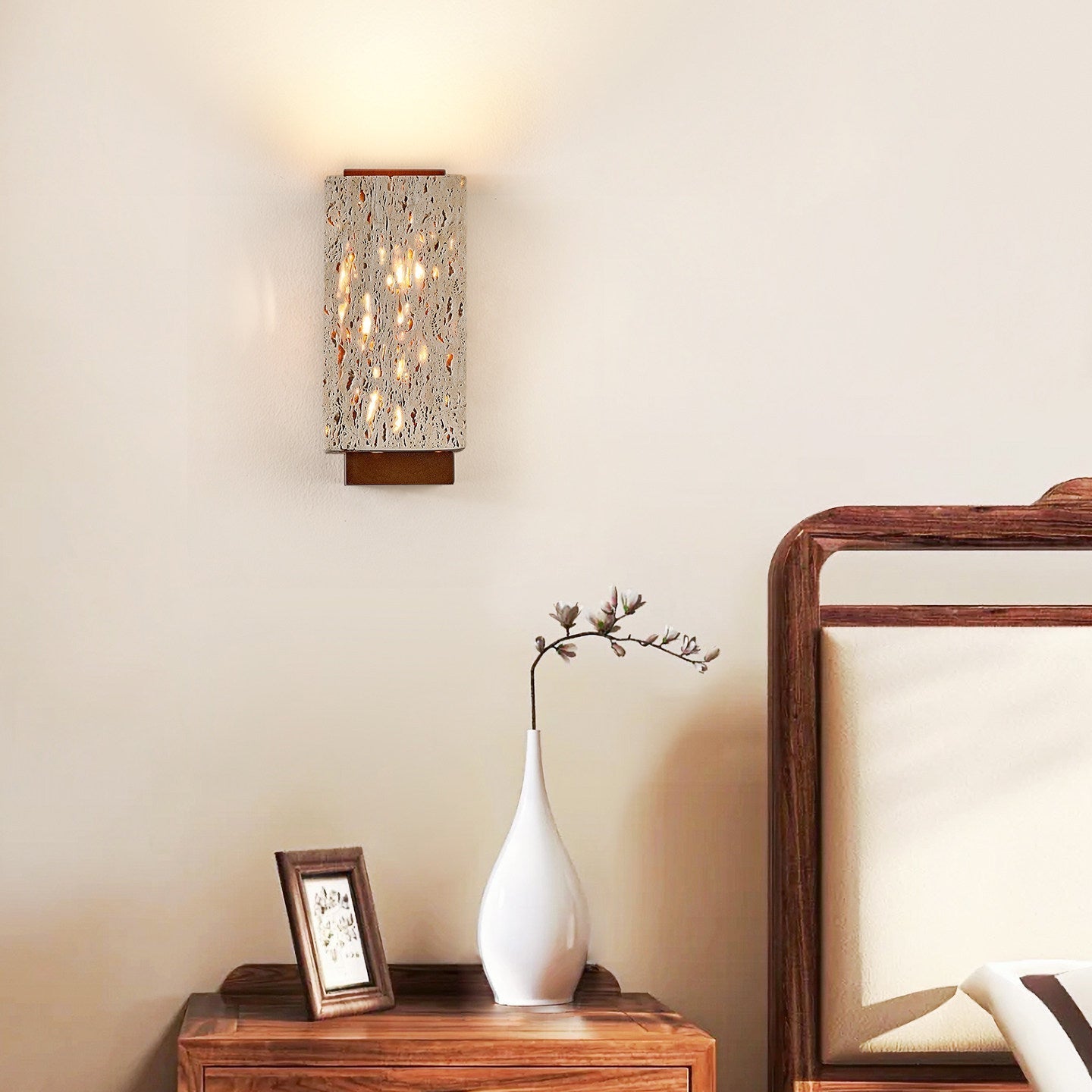 Velivaya Glow Corner Wall Light