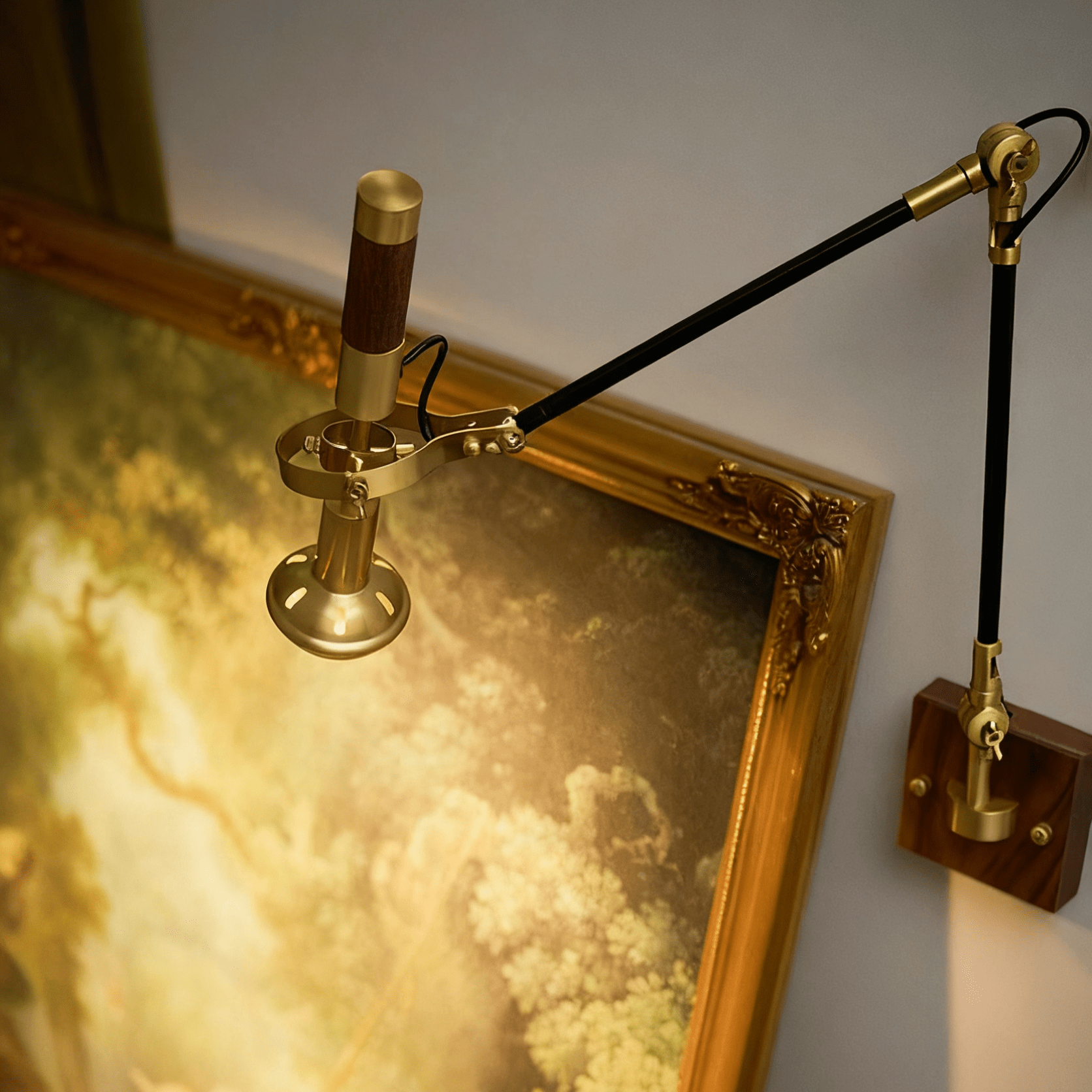 Liravo Wood Wall Lamp