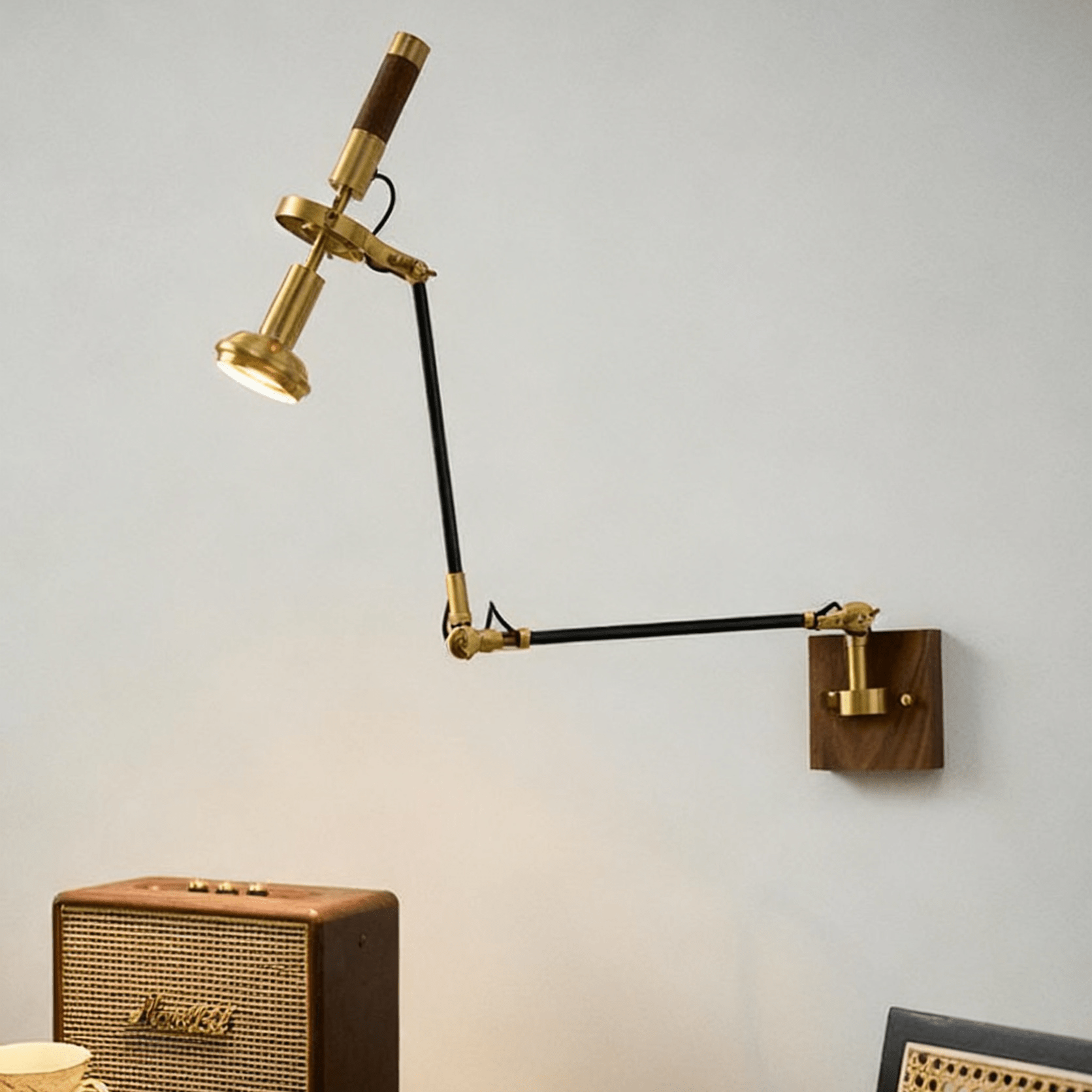 Liravo Wood Wall Lamp