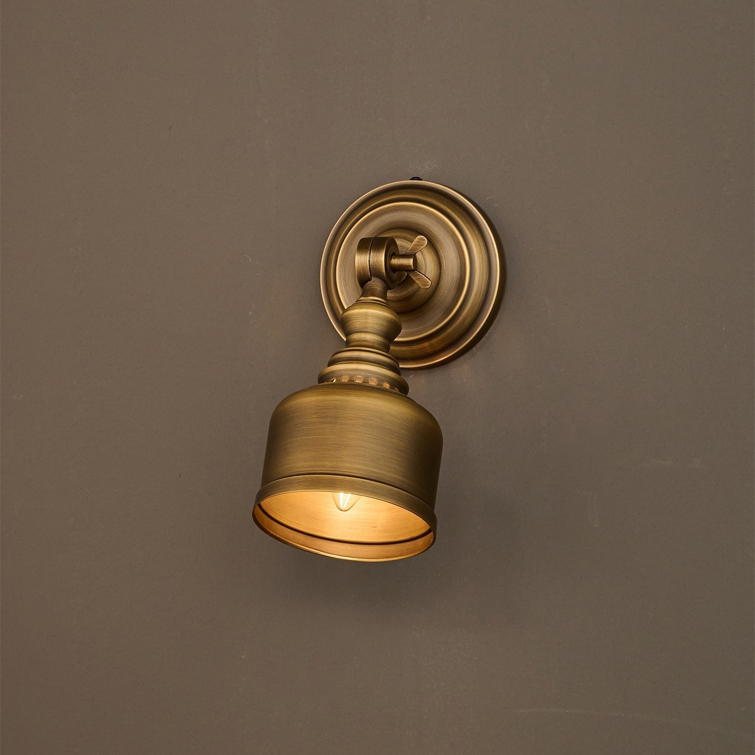 Graham Wall Lamp