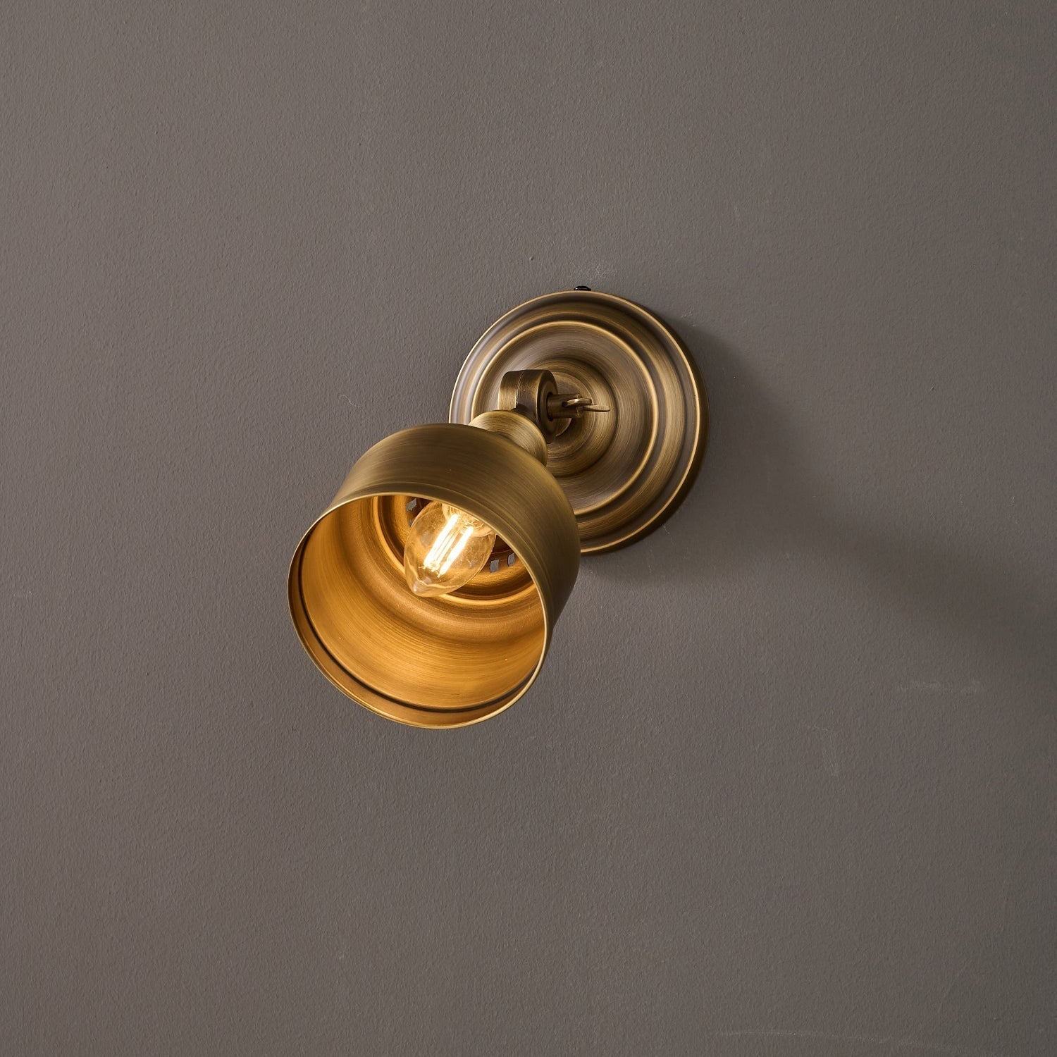 Graham Wall Lamp