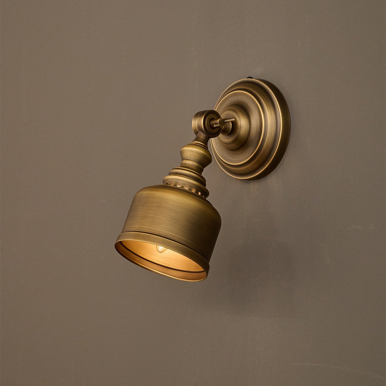Graham Wall Lamp