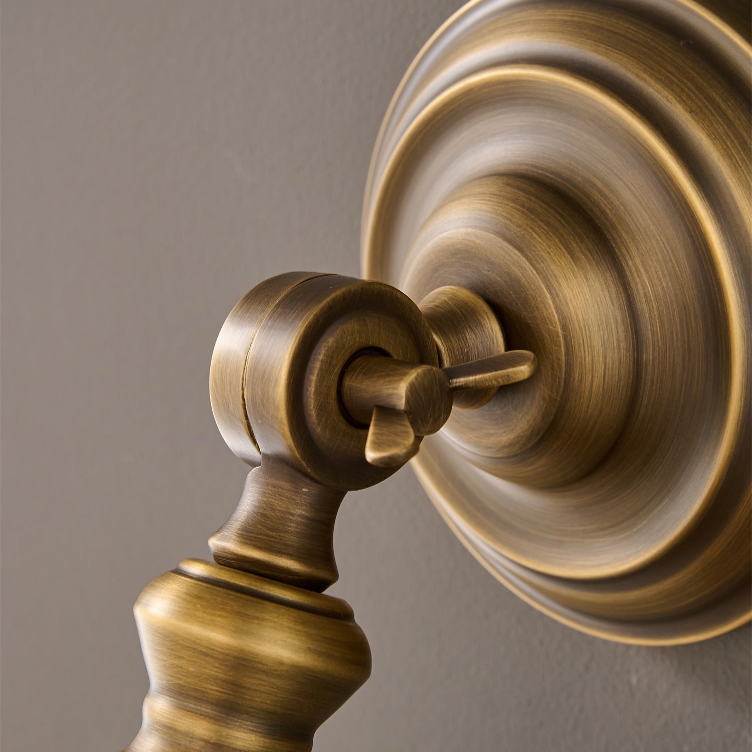 Graham Wall Lamp