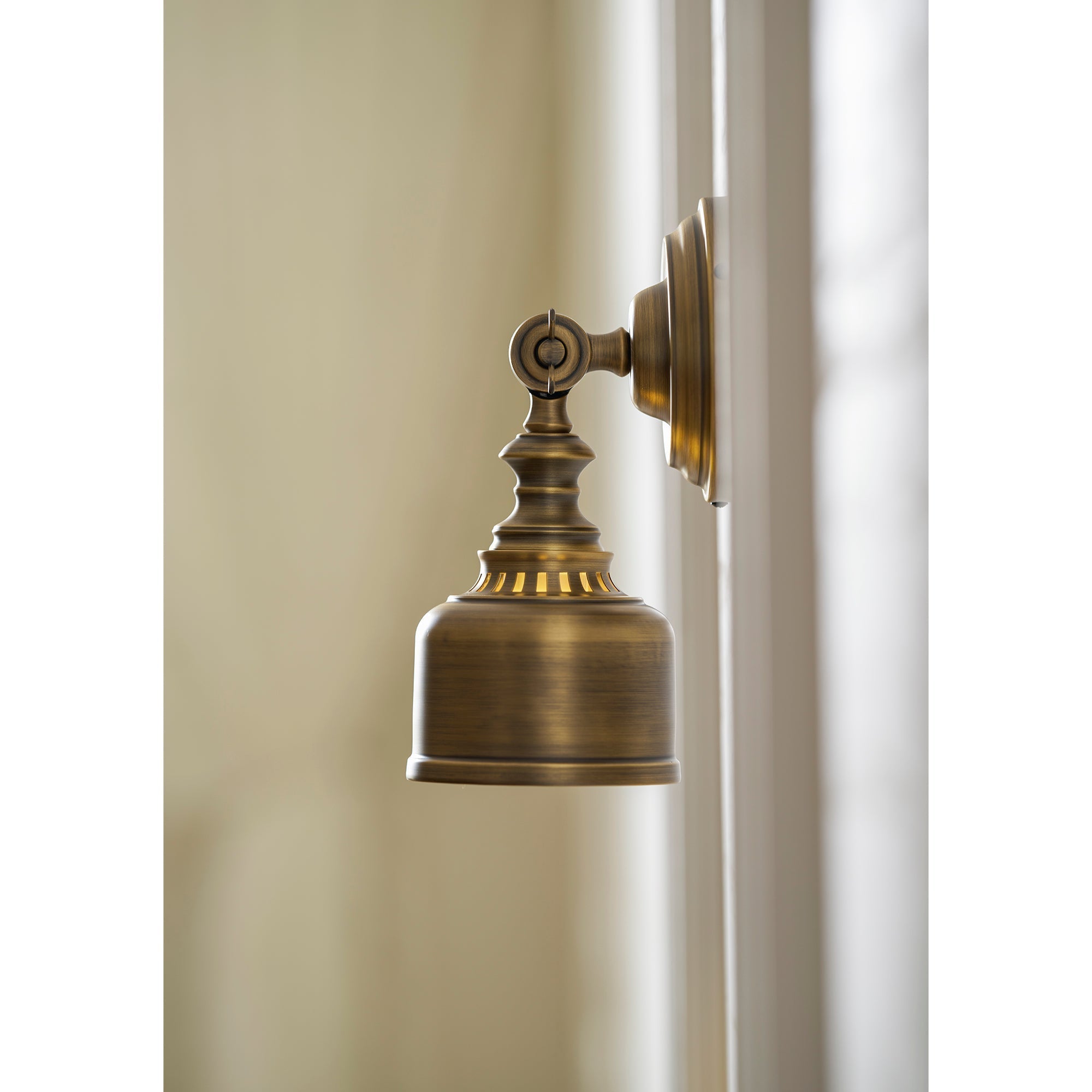 Graham Wall Lamp