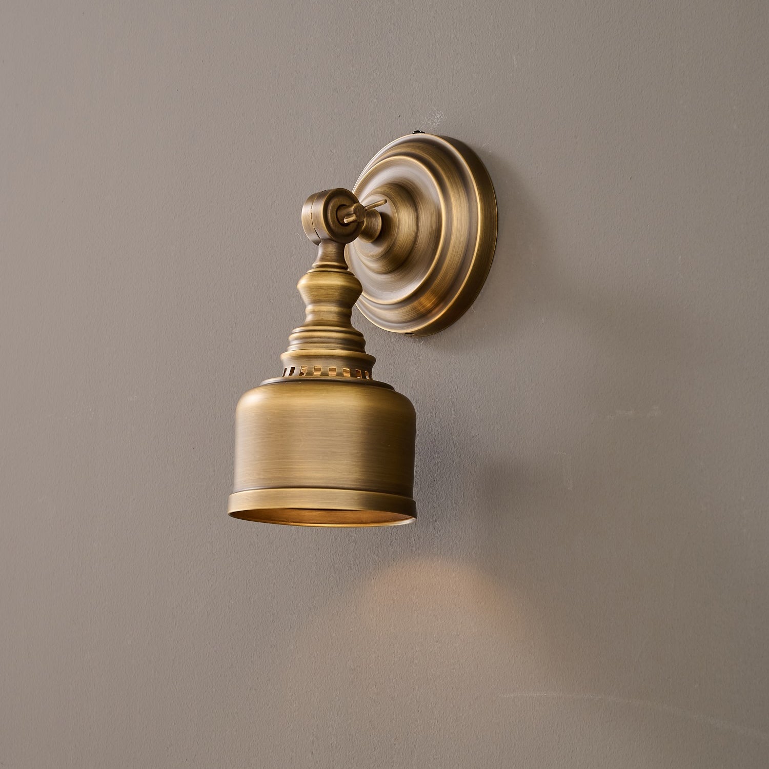 Graham Wall Lamp