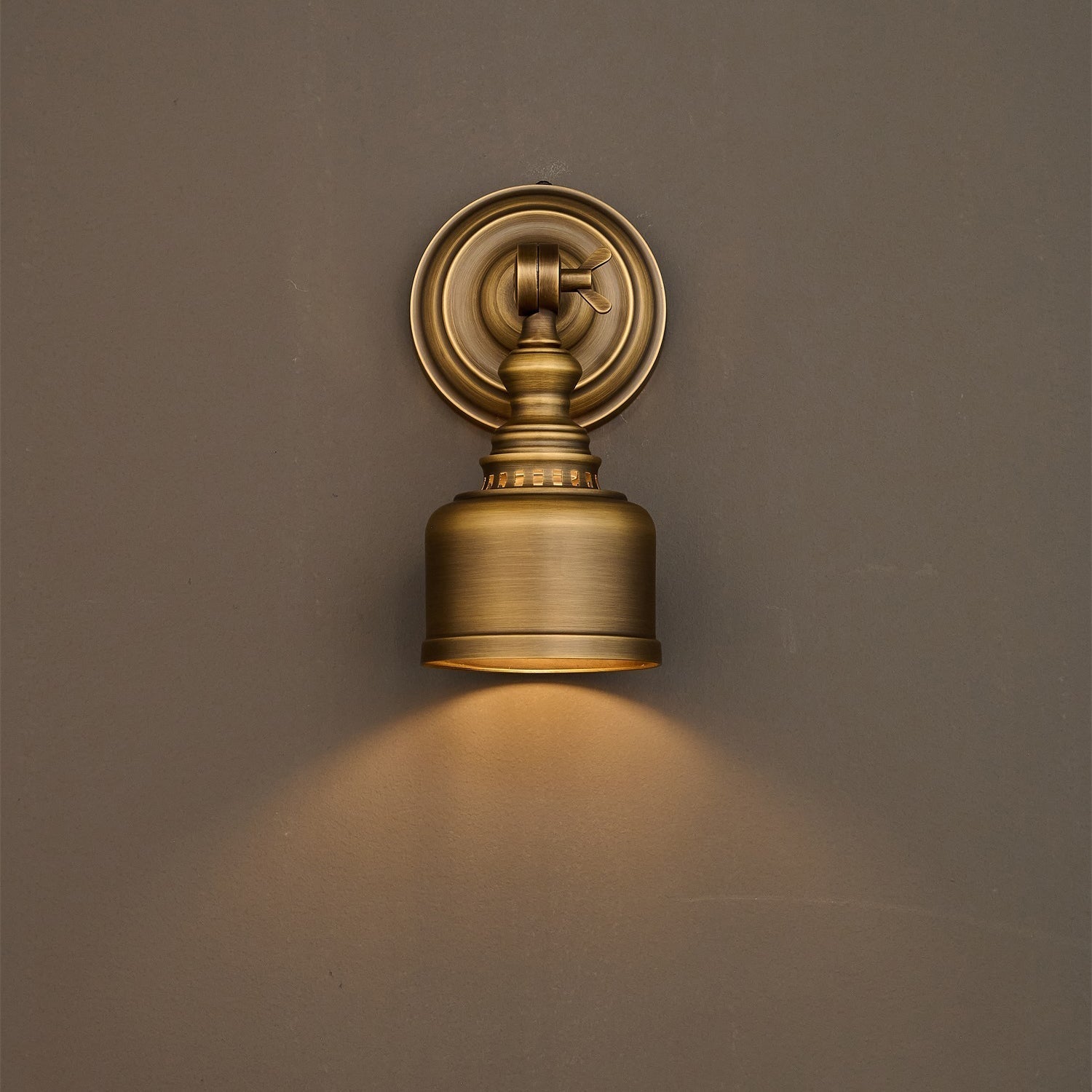 Graham Wall Lamp