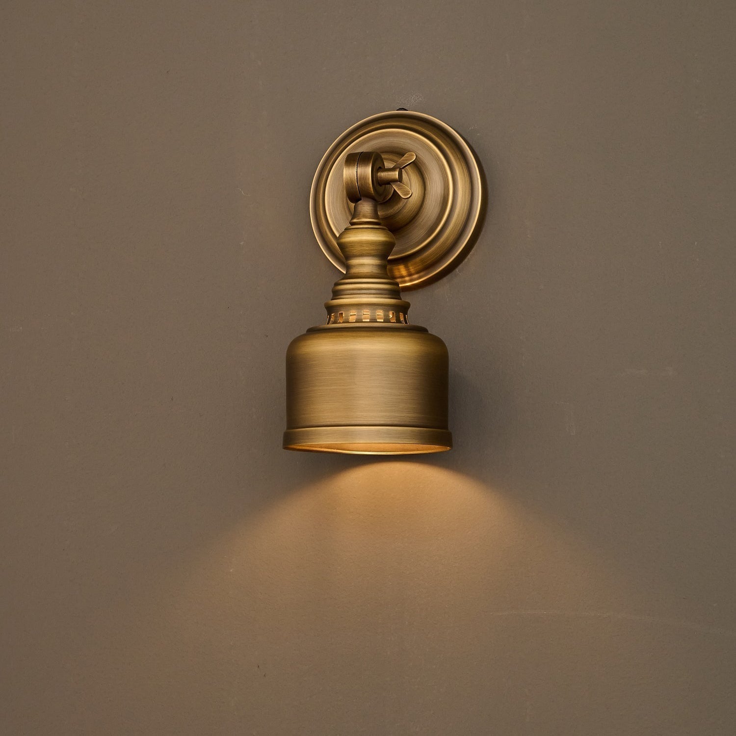 Graham Wall Lamp
