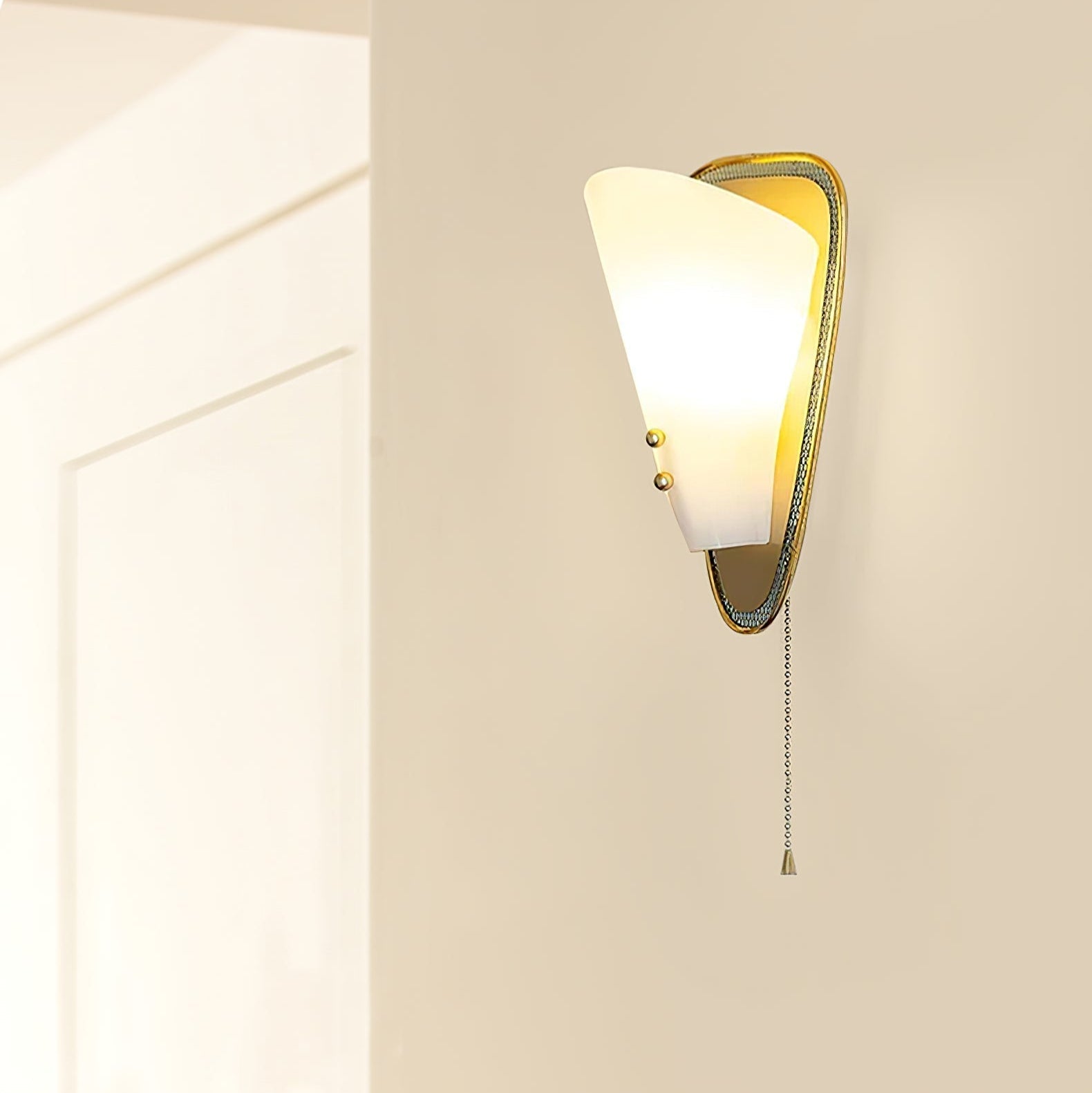 Auremont Triangular Wall Lamp
