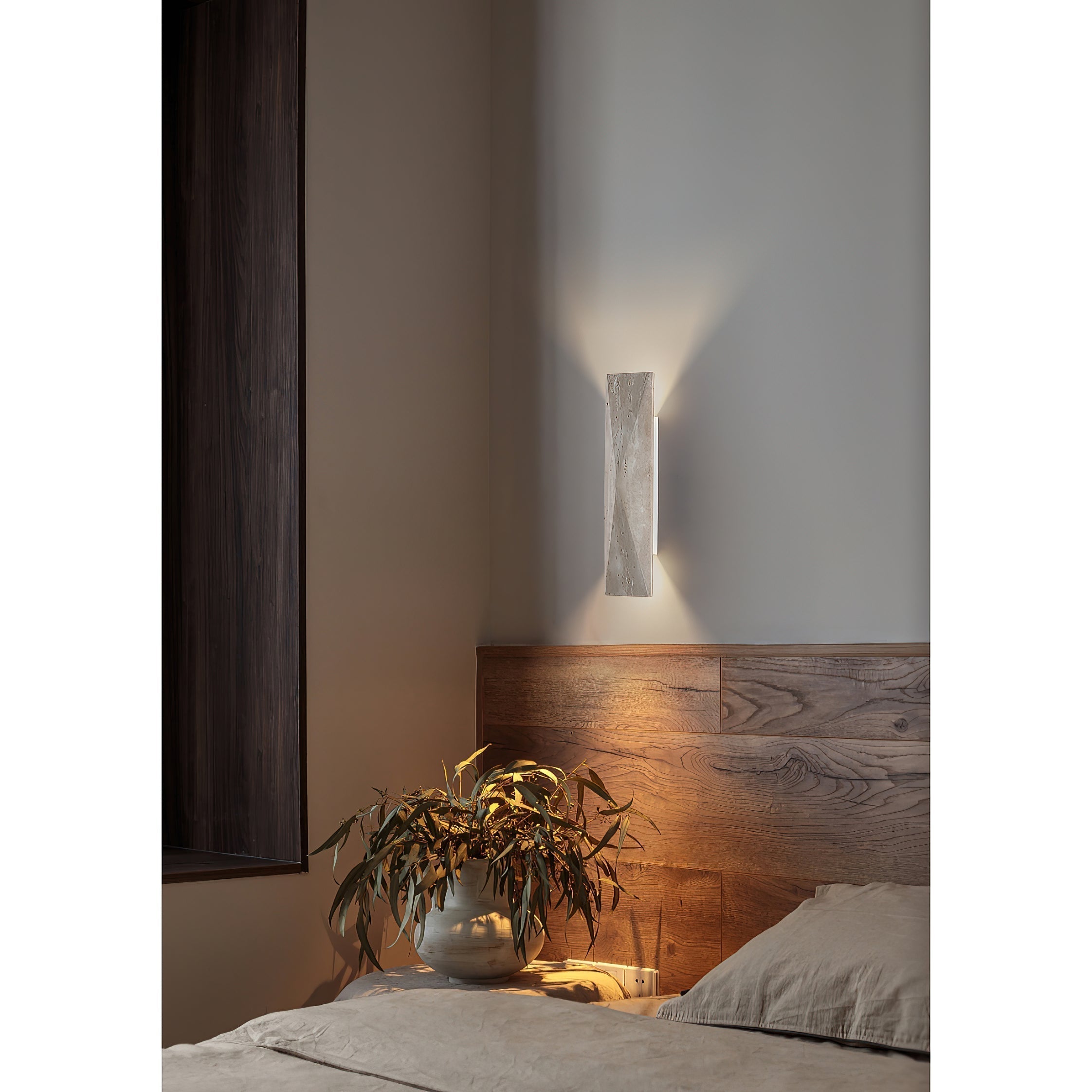 Taveenne Travertine Wall Lamp