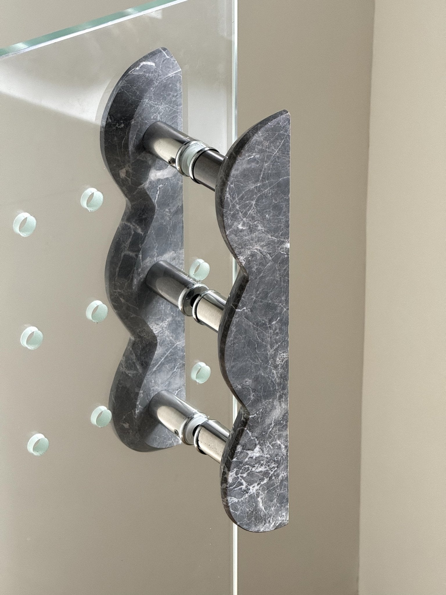 Marisyn Twin-Curve Pull Handle
