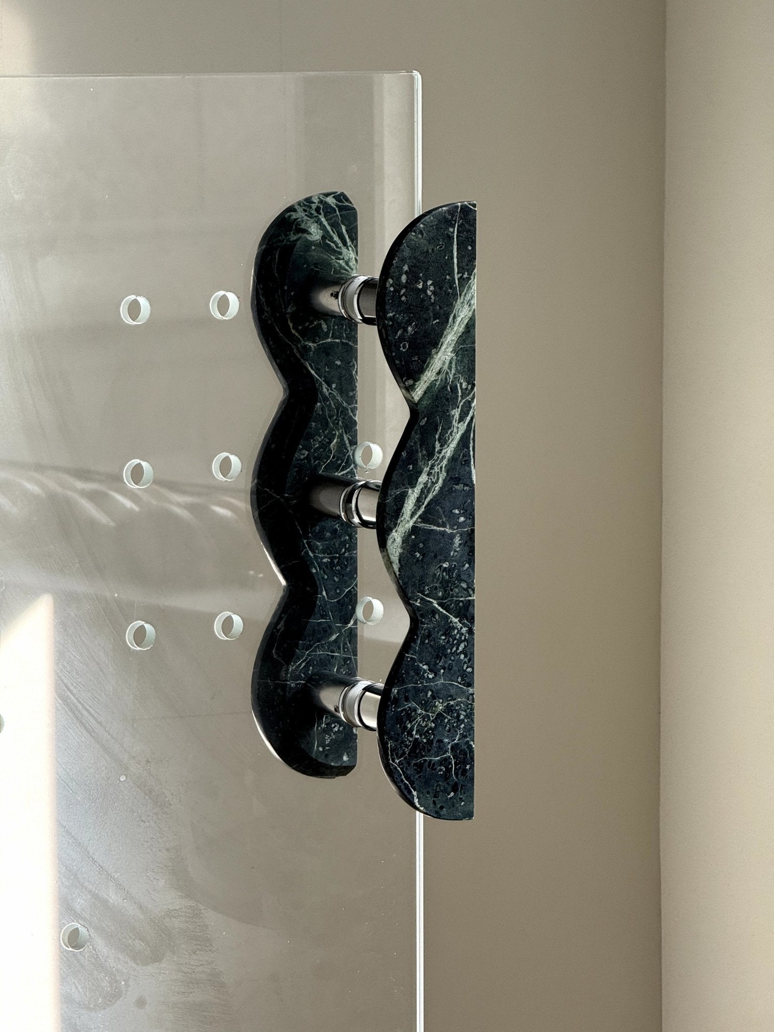 Marisyn Twin-Curve Pull Handle