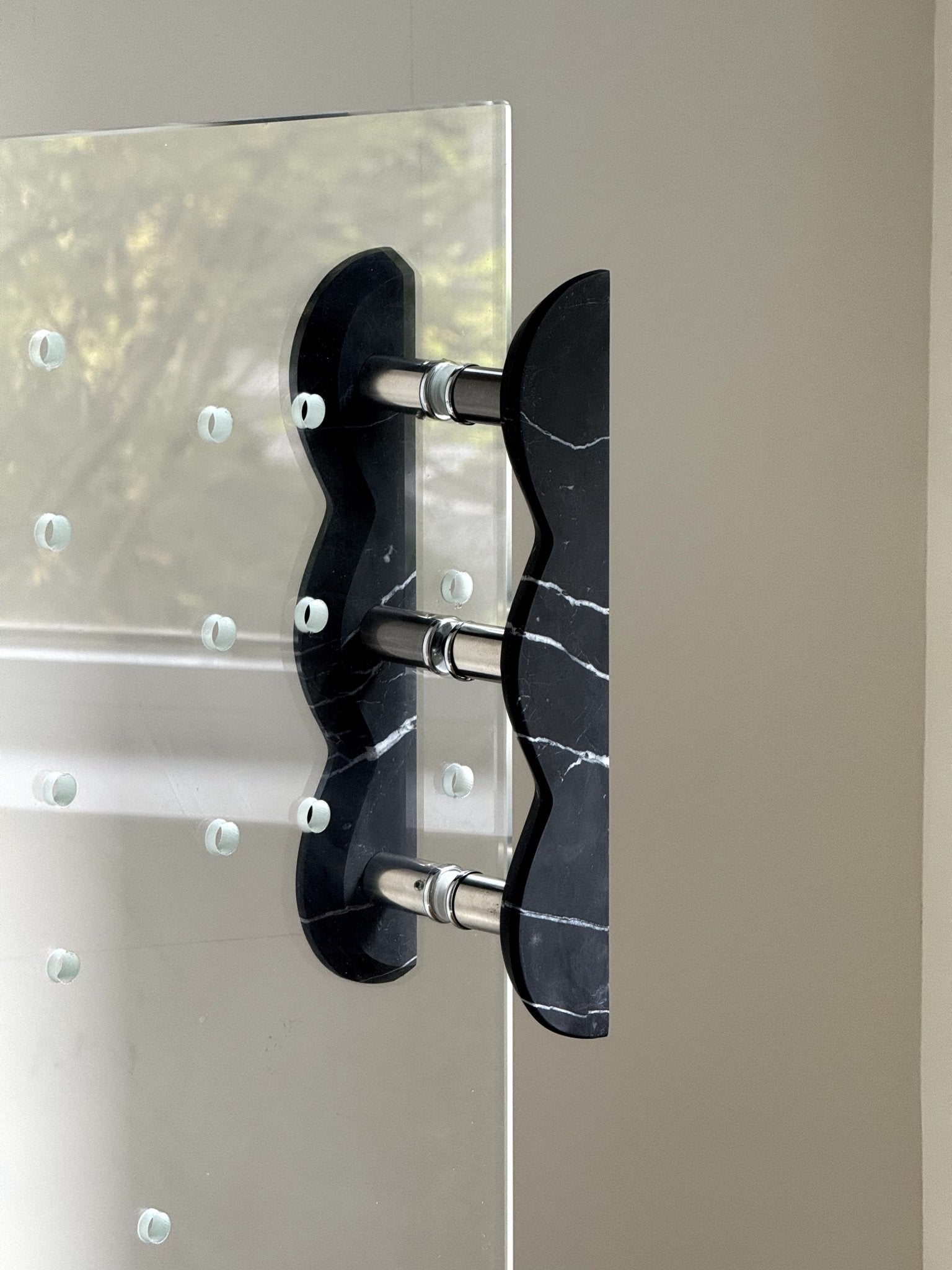 Marisyn Twin-Curve Pull Handle
