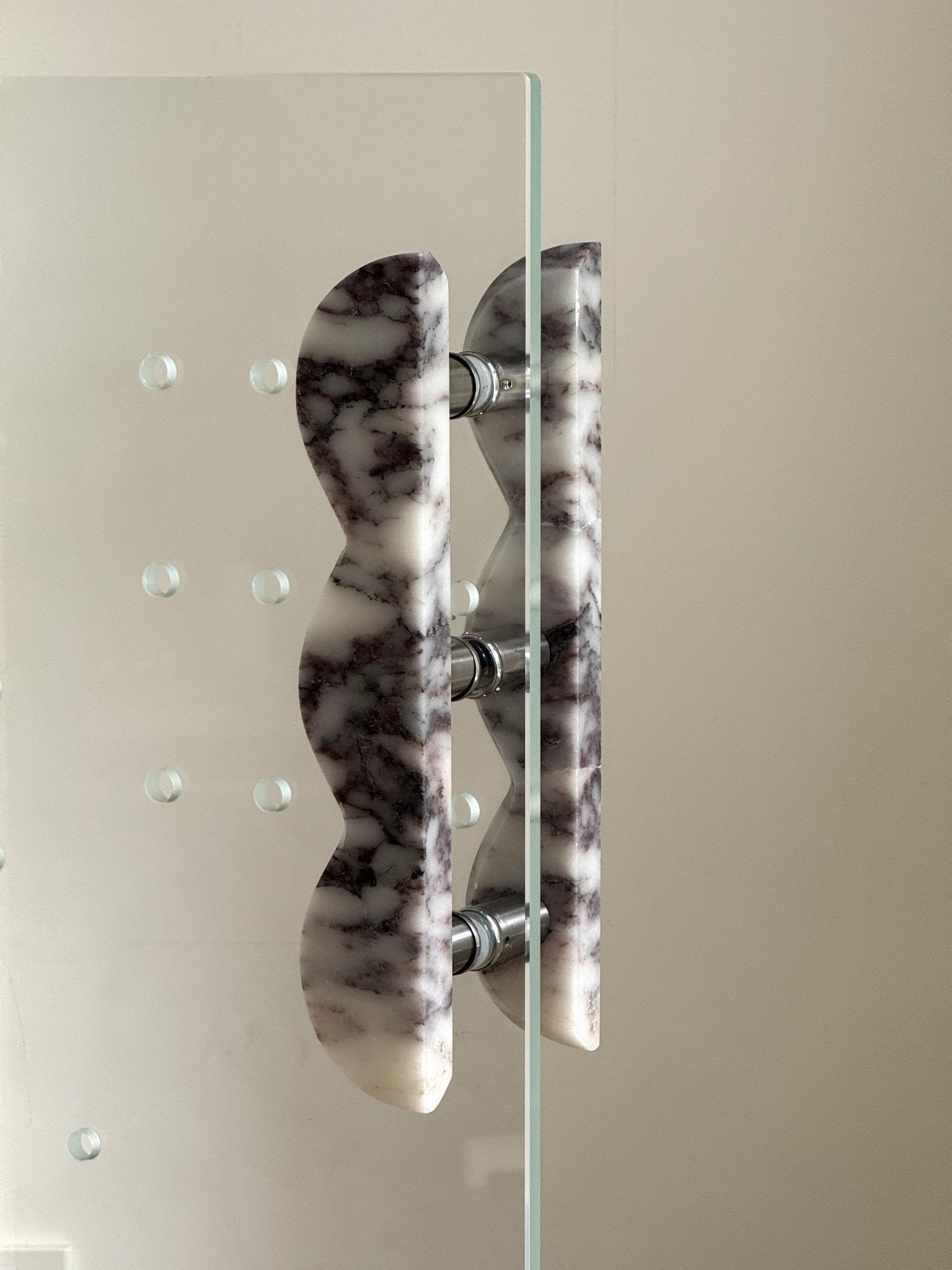 Marisyn Twin-Curve Pull Handle