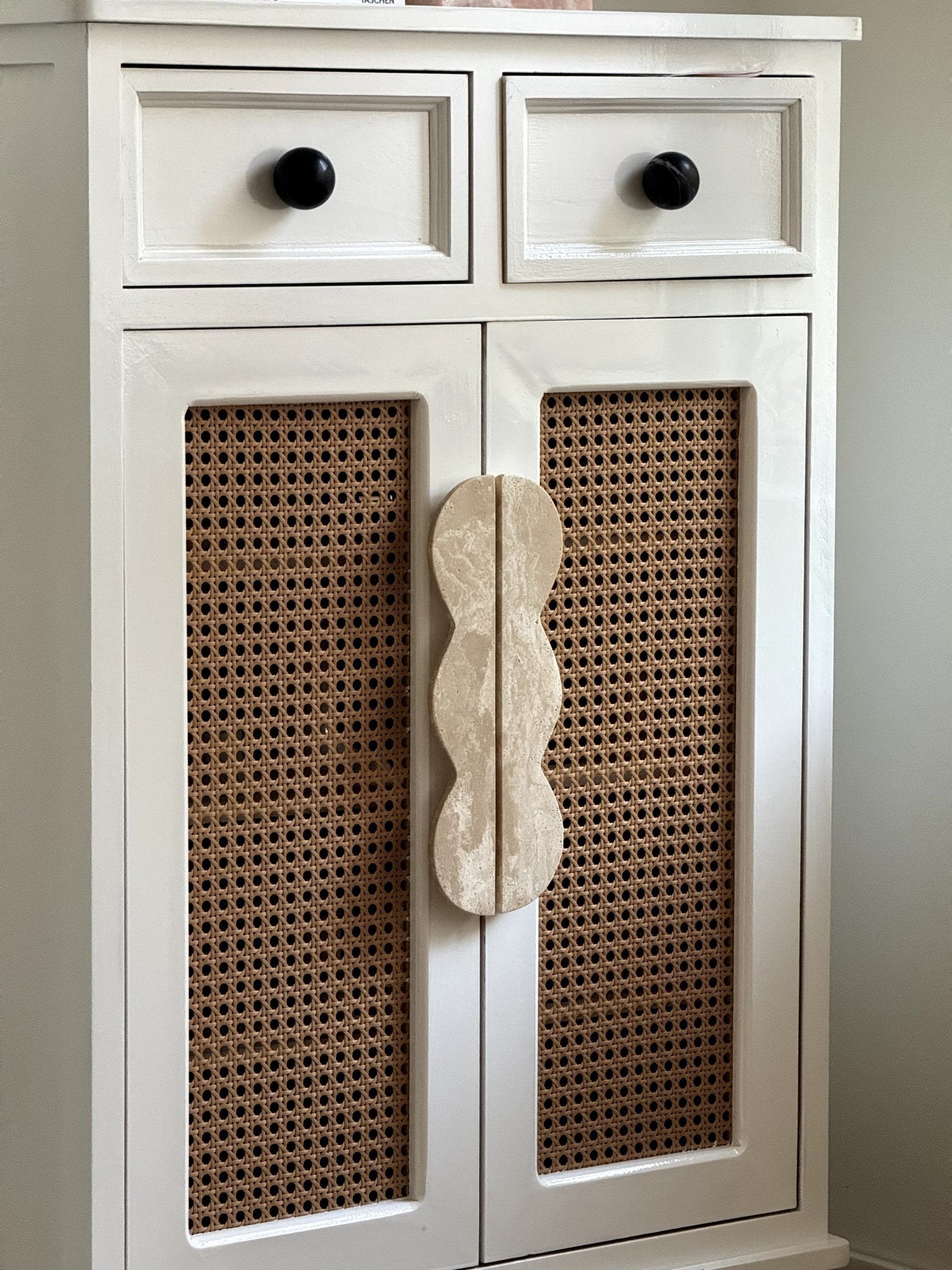 Marisyn Twin-Curve Pull Handle