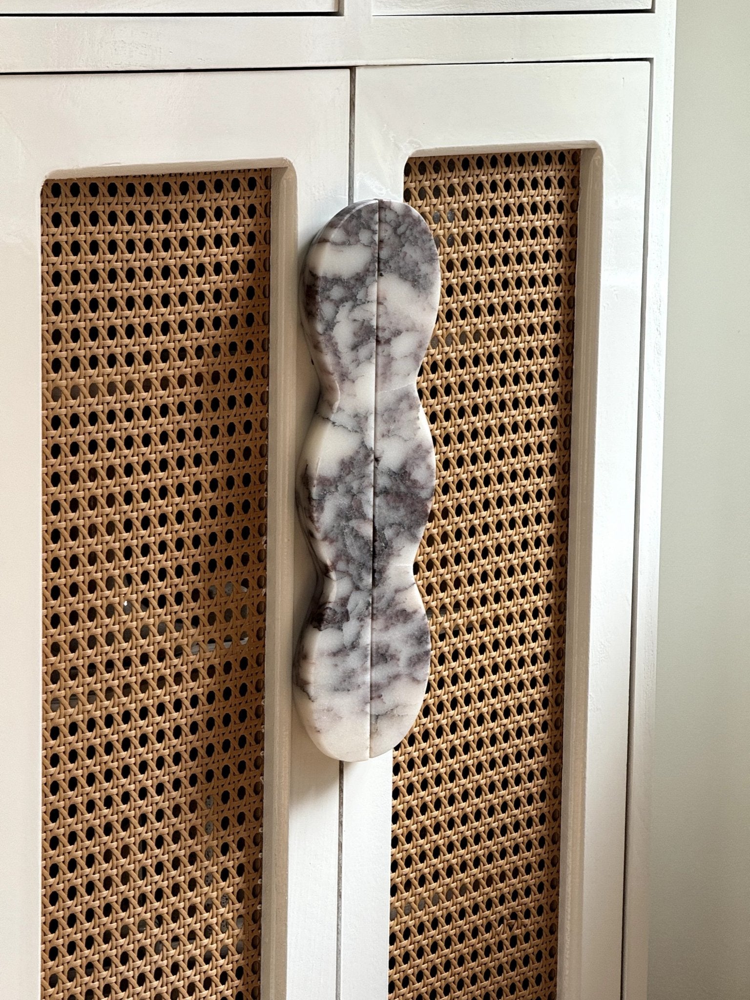 Marisyn Twin-Curve Pull Handle