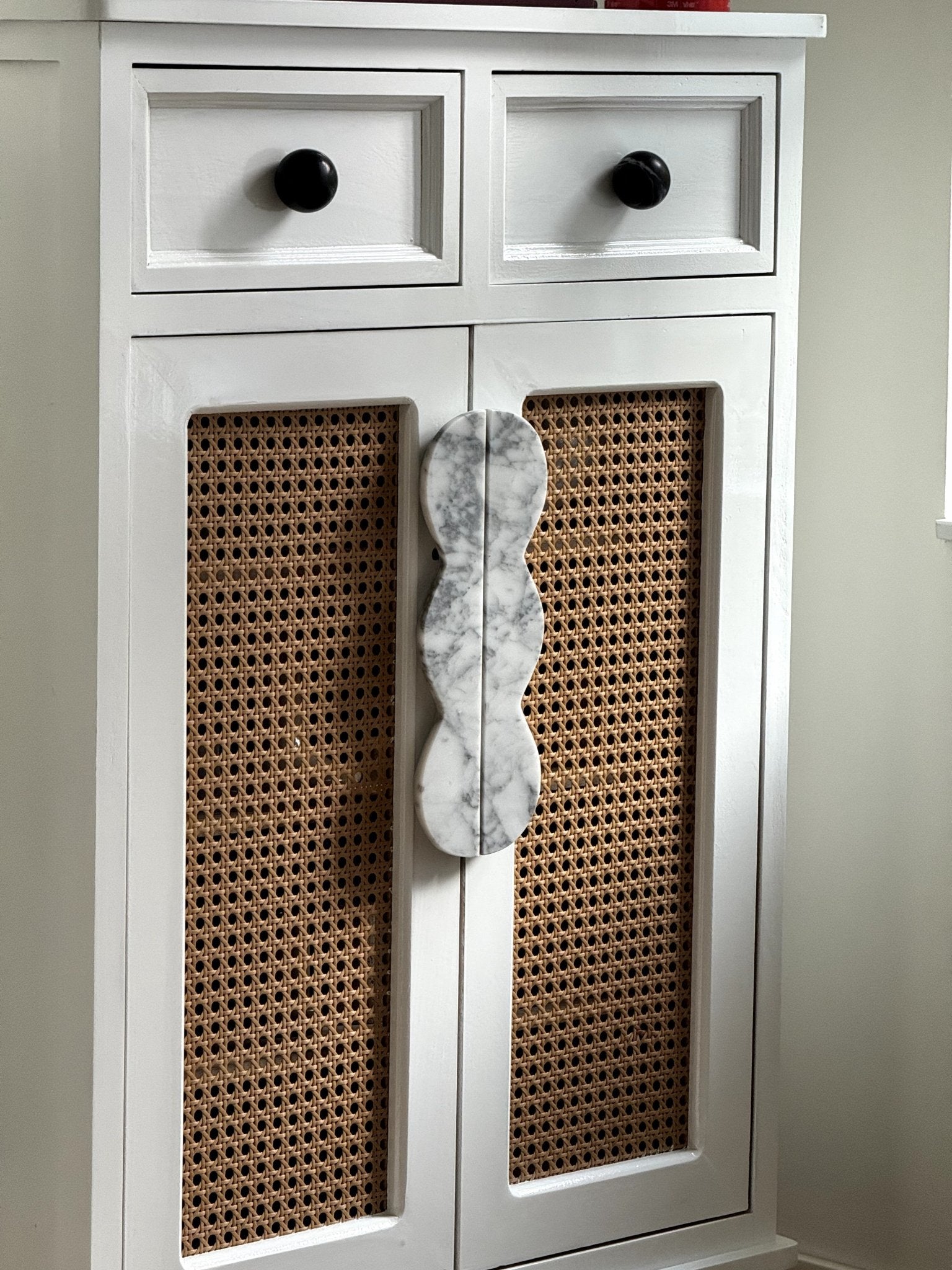 Marisyn Twin-Curve Pull Handle