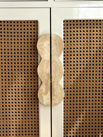 Marisyn Twin-Curve Pull Handle