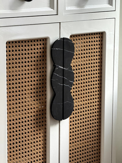 Marisyn Twin-Curve Pull Handle