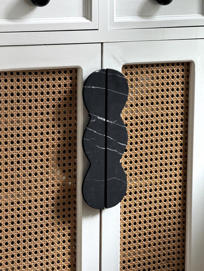 Marisyn Twin-Curve Pull Handle