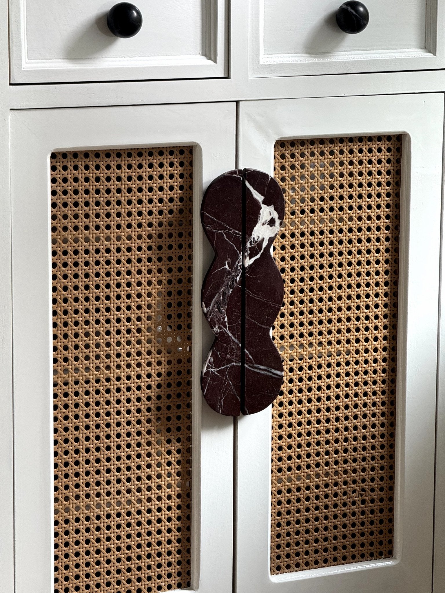 Marisyn Twin-Curve Pull Handle