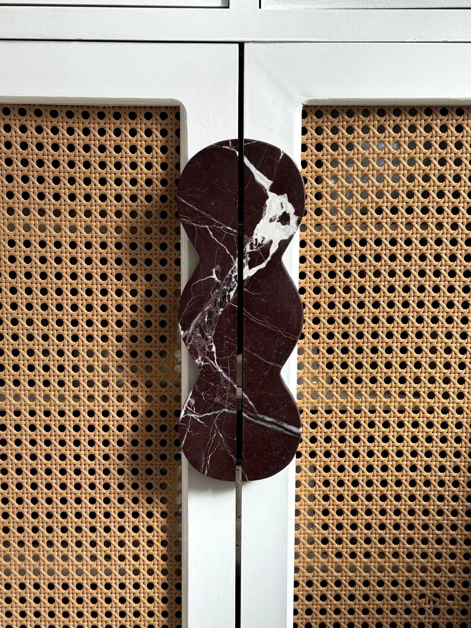 Marisyn Twin-Curve Pull Handle