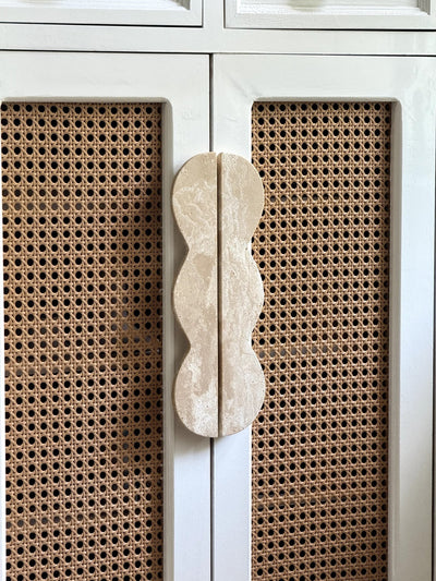 Marisyn Twin-Curve Pull Handle