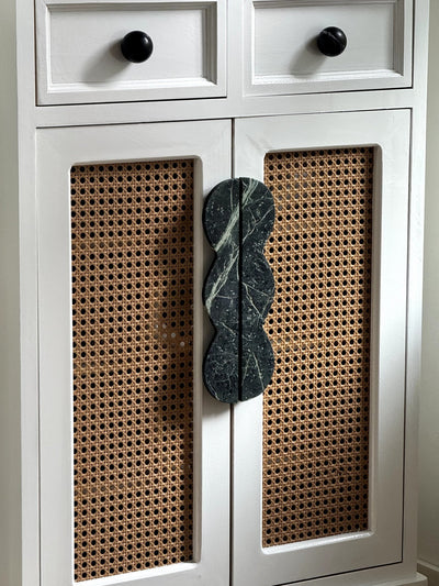 Marisyn Twin-Curve Pull Handle