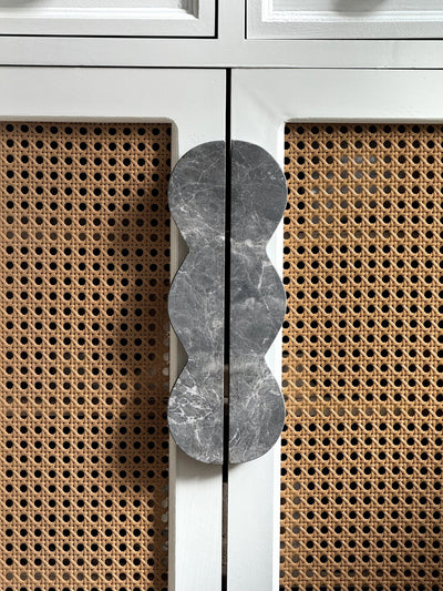 Marisyn Twin-Curve Pull Handle