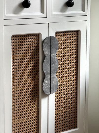Marisyn Twin-Curve Pull Handle