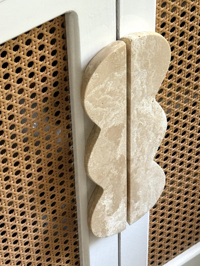 Marisyn Twin-Curve Pull Handle