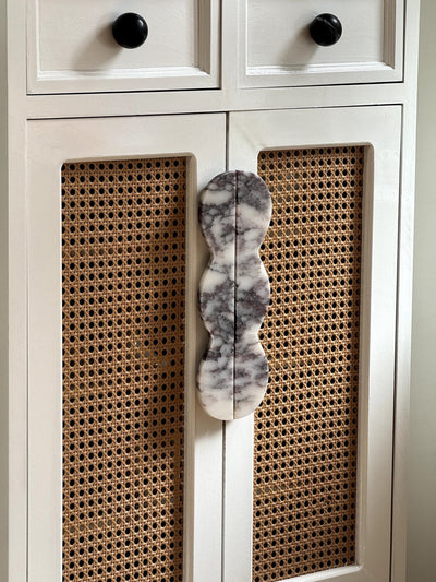 Marisyn Twin-Curve Pull Handle
