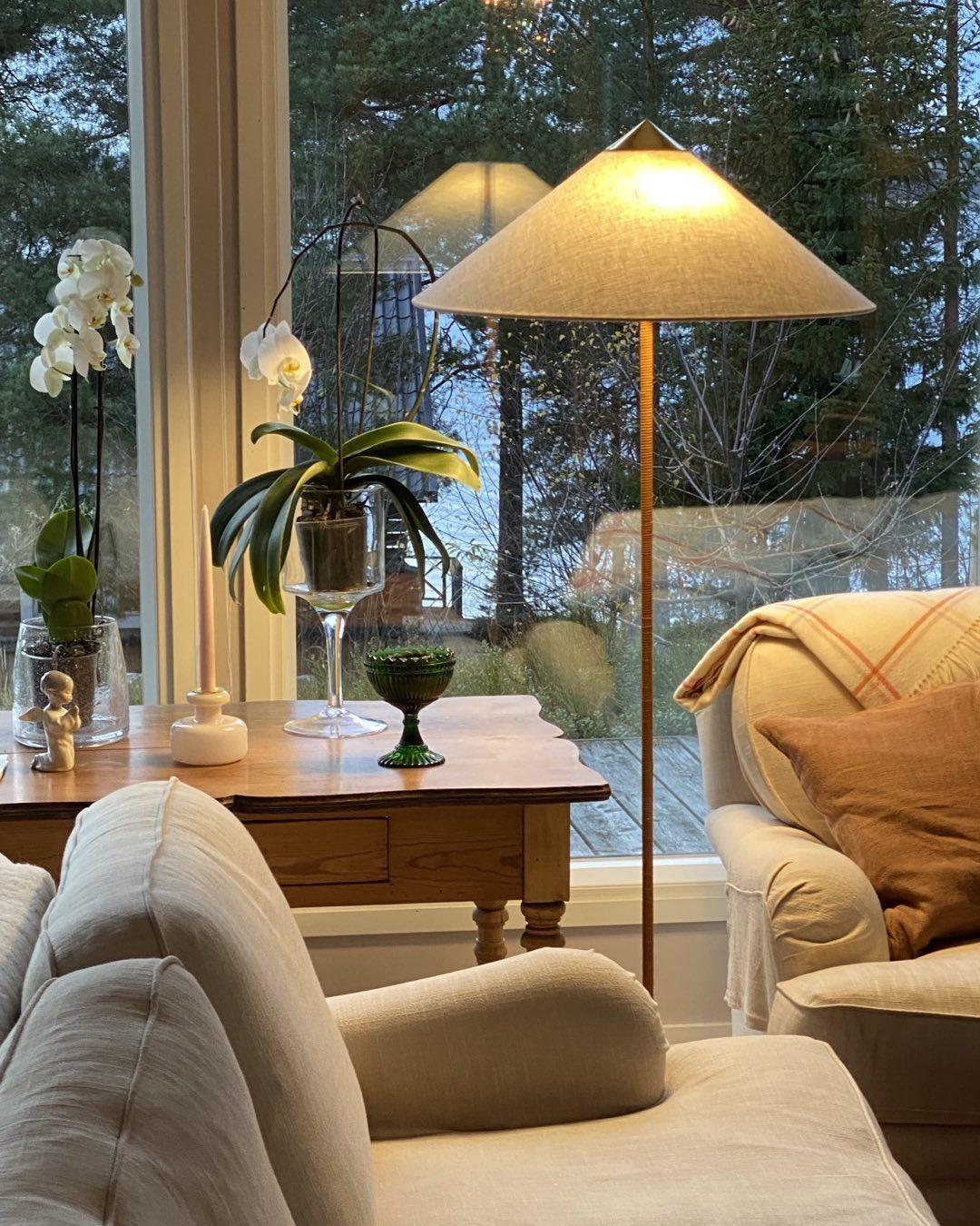 Docor Minimalist Floor Lamp