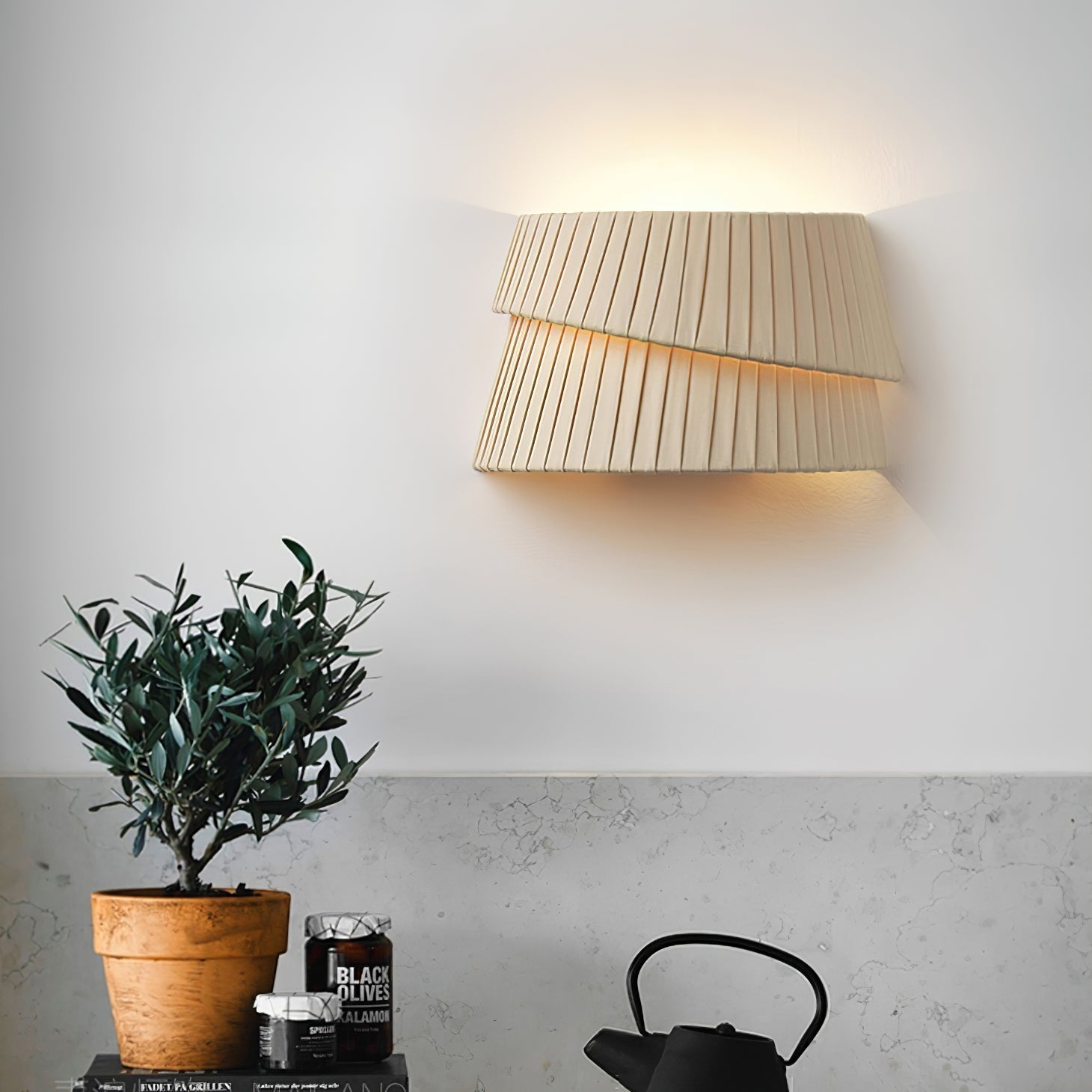 Cevelarae Premium Nordic Art Twist Fabric Wall Lamp