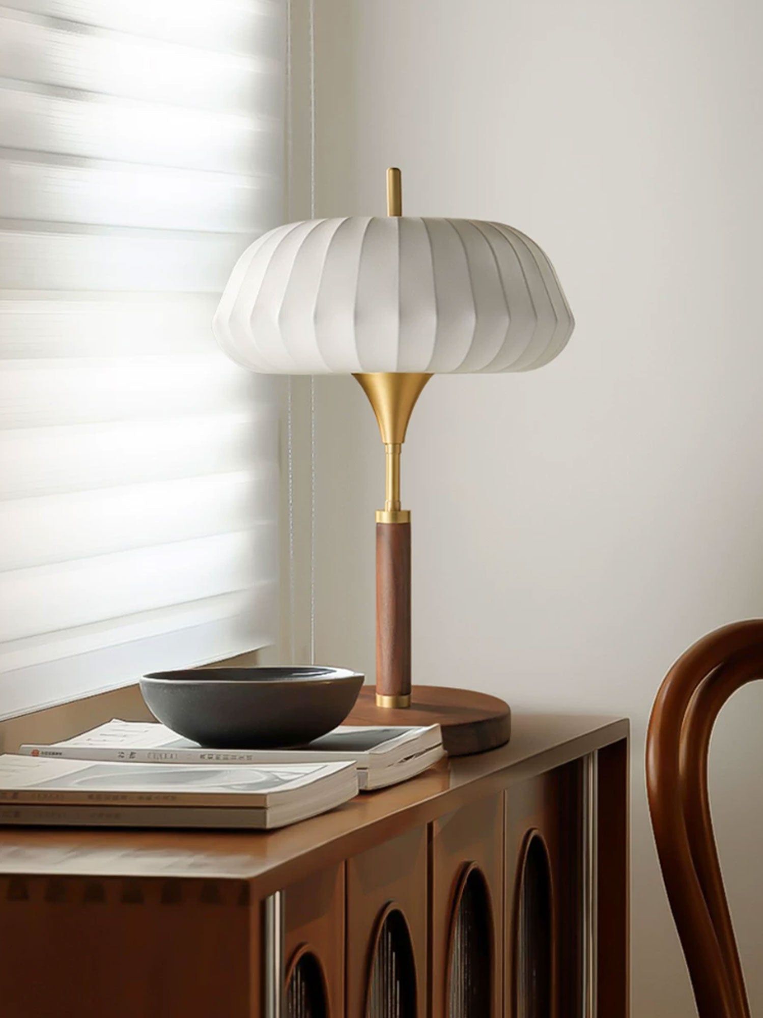 Viraeora Table Lamp