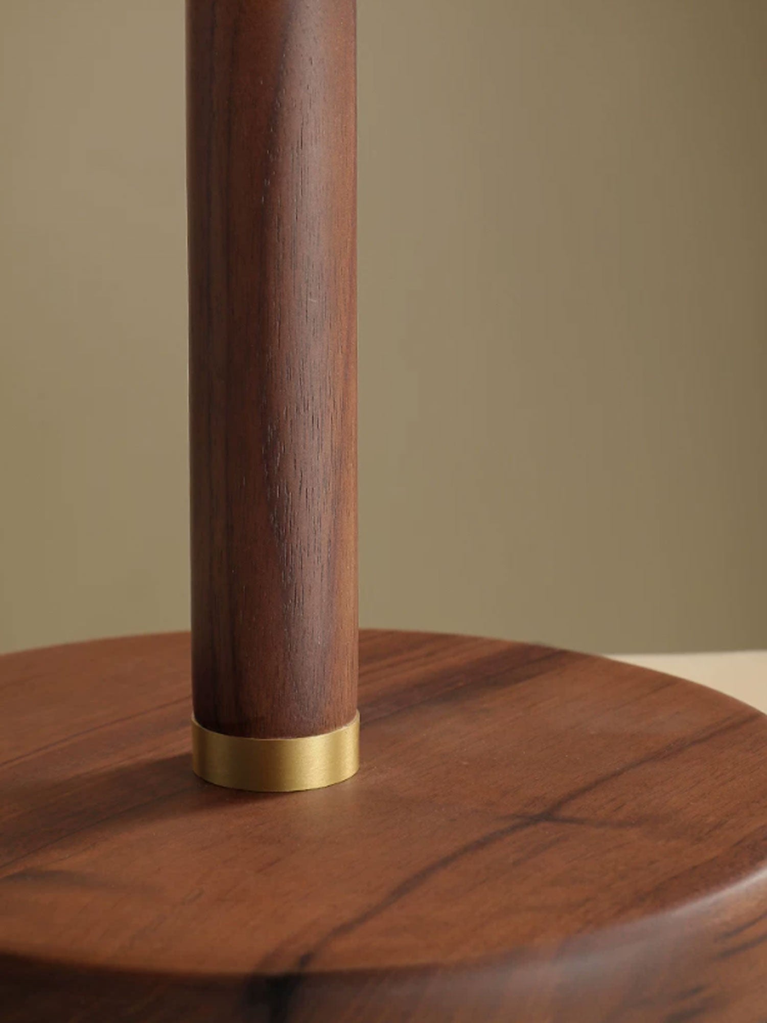 Viraeora Table Lamp