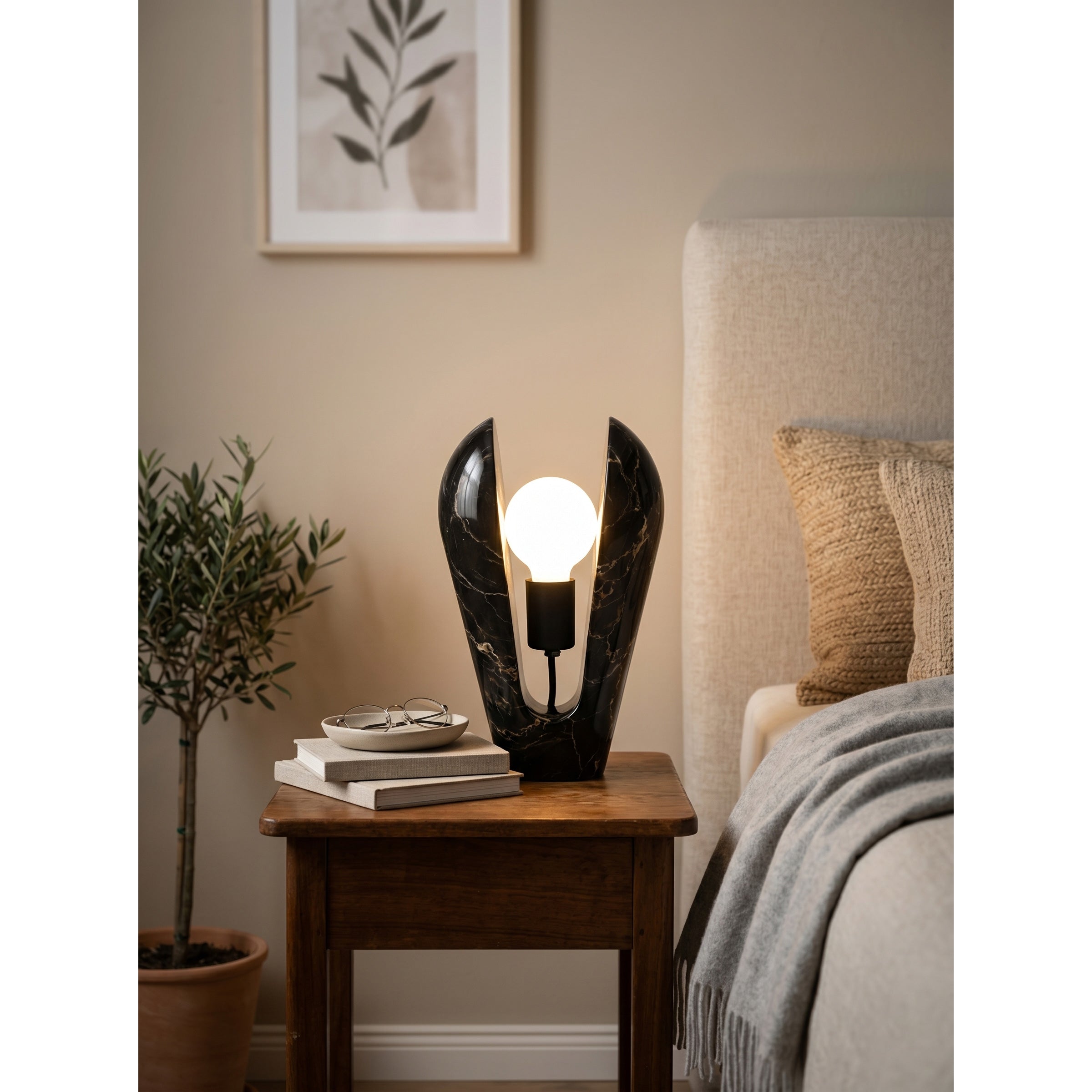 Celvianne Table Lamp