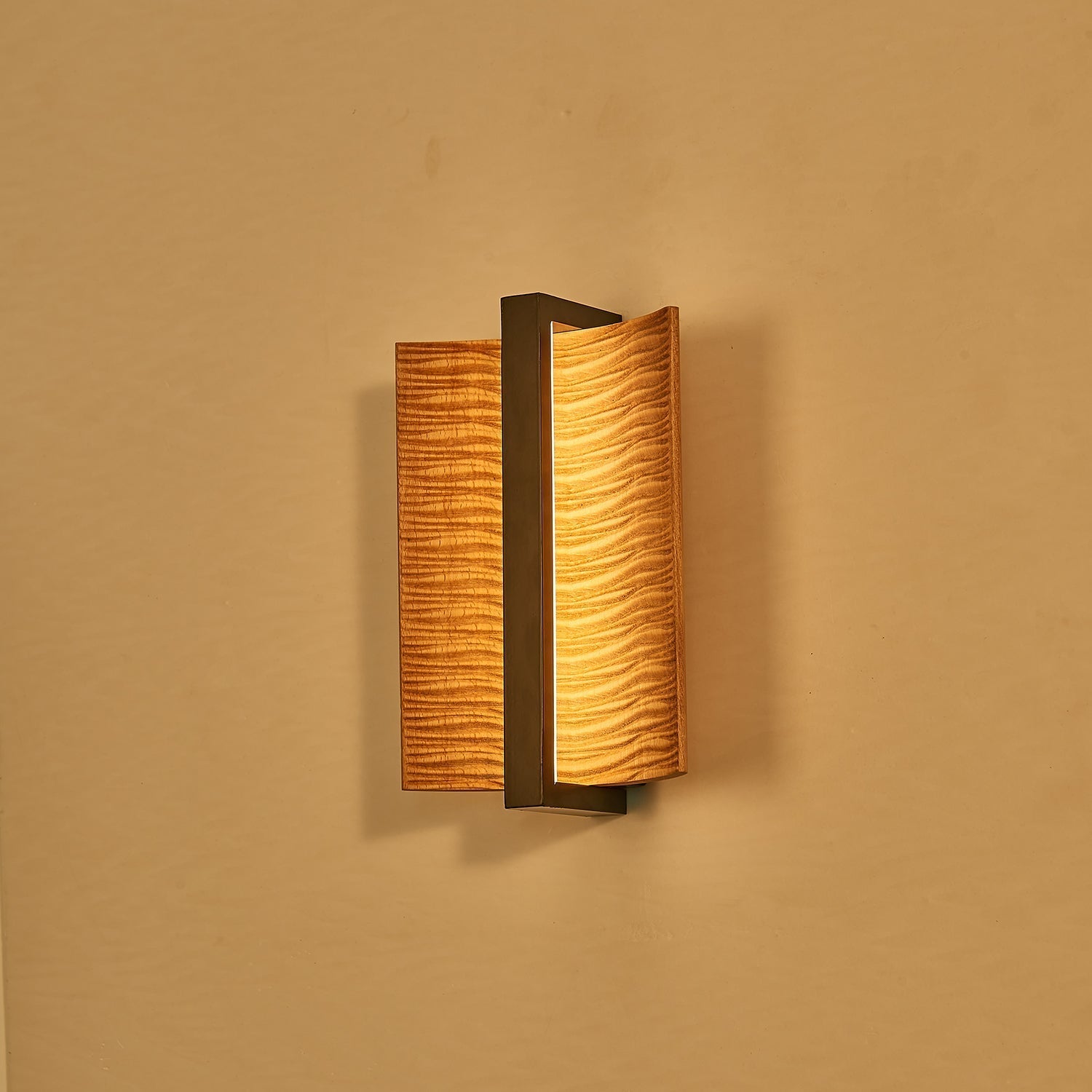 Vevinir Premium Nordic Art Wood Wall Light