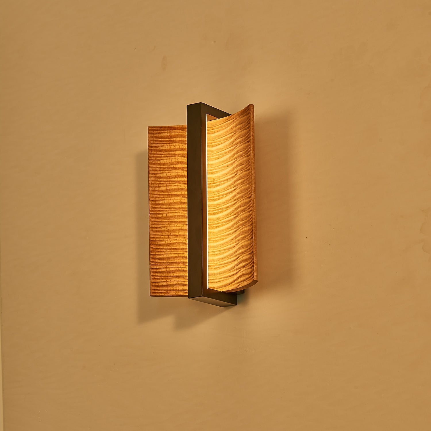 Vevinir Premium Nordic Art Wood Wall Light