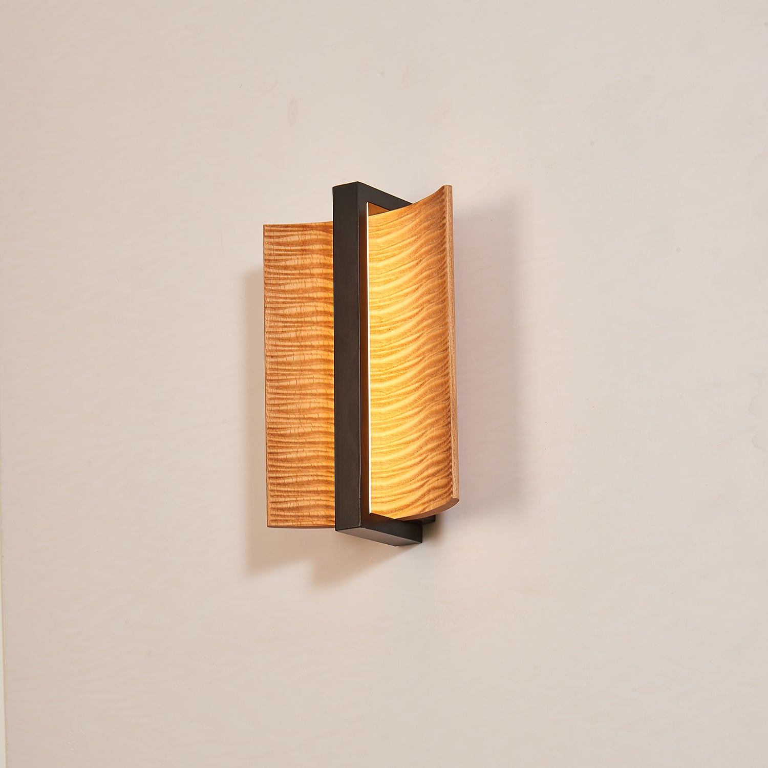 Vevinir Premium Nordic Art Wood Wall Light