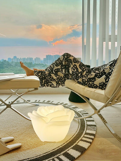 Rosebud Elegant Table Lamp
