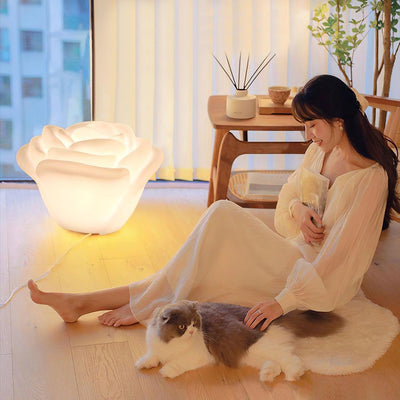 Rosebud Elegant Table Lamp