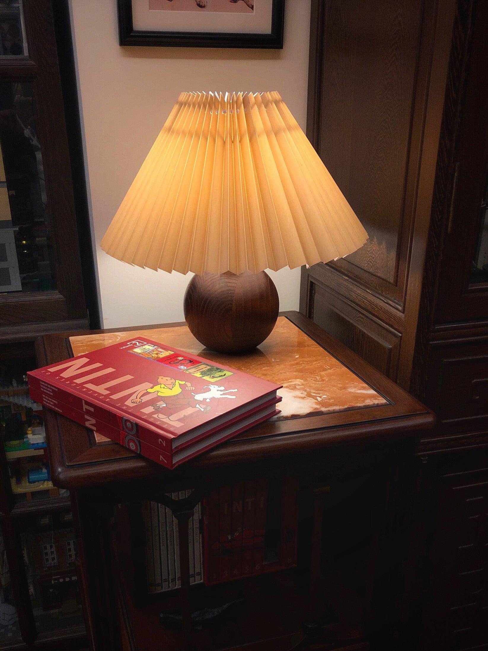 Zesilon Wooden Ball Table Lamp