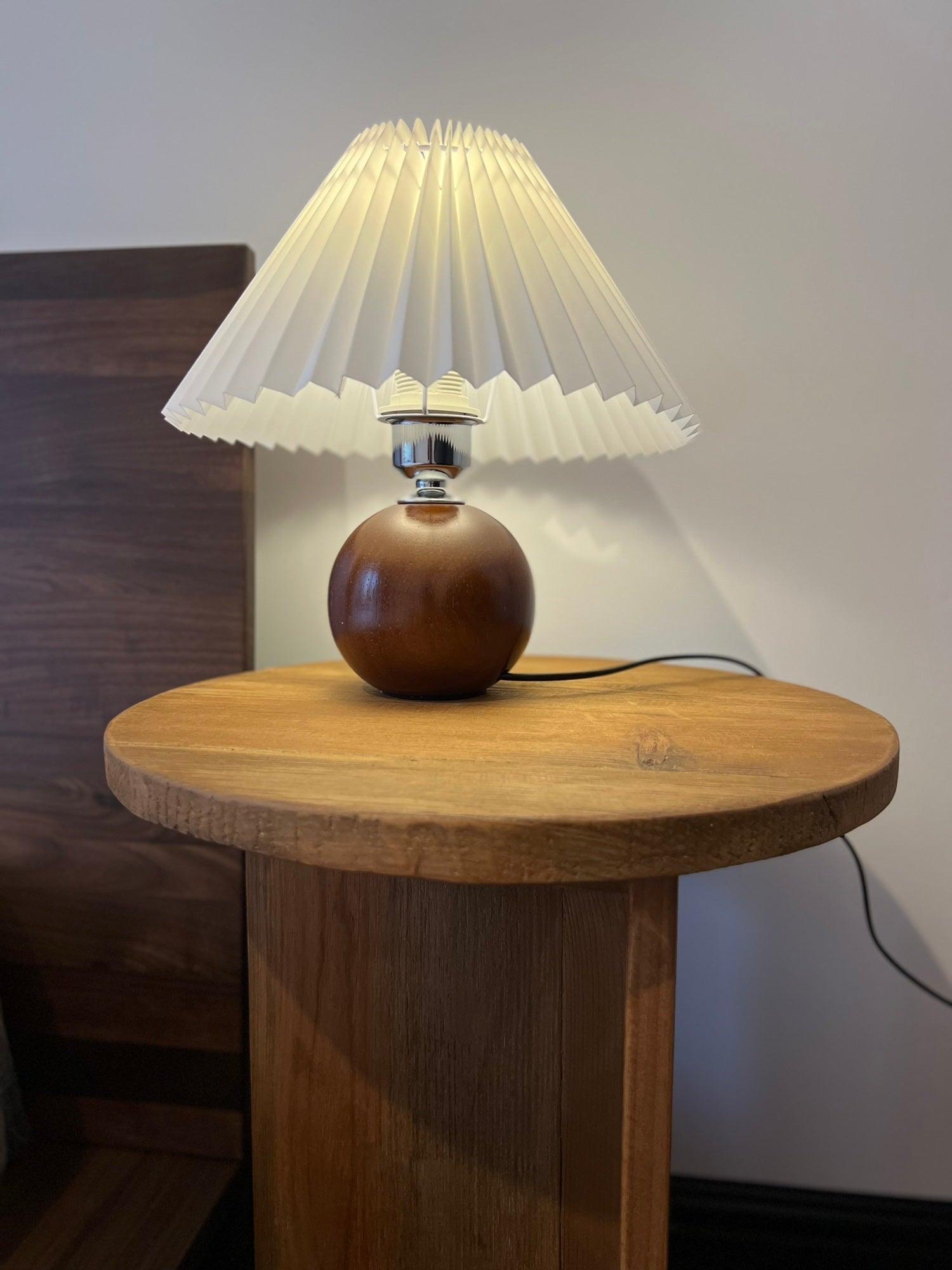 Zesilon Wooden Ball Table Lamp