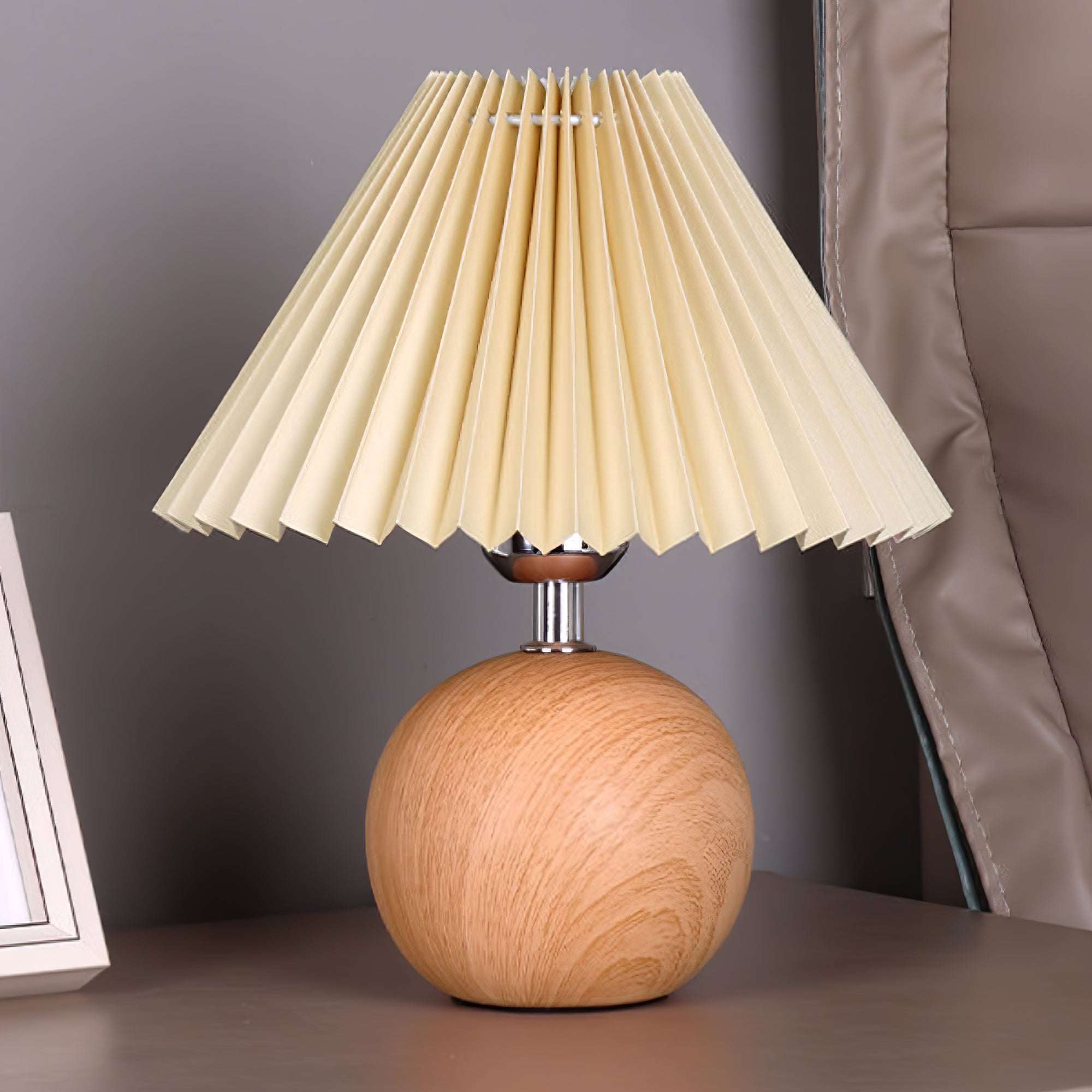 Zesilon Wooden Ball Table Lamp