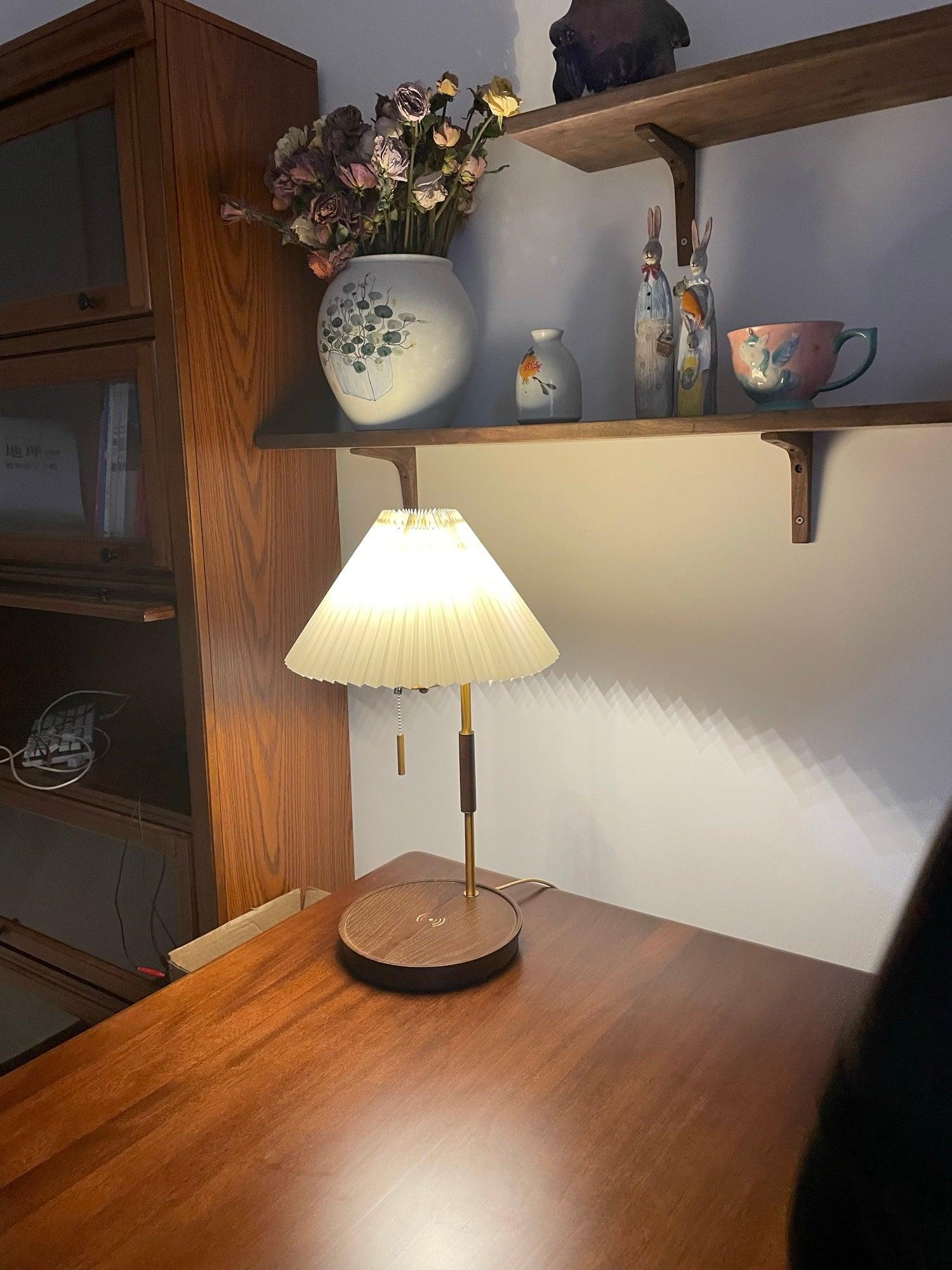 Vellain Retro Table Lamp