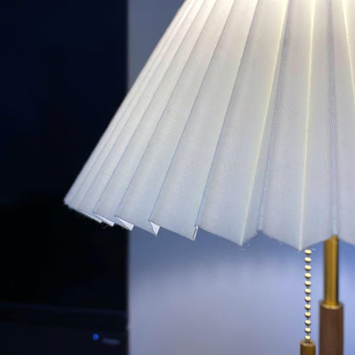 Vellain Retro Table Lamp