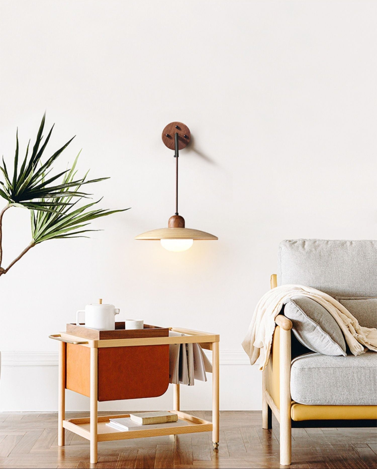 Sylaaria Wooden Saucer Wall Sconce