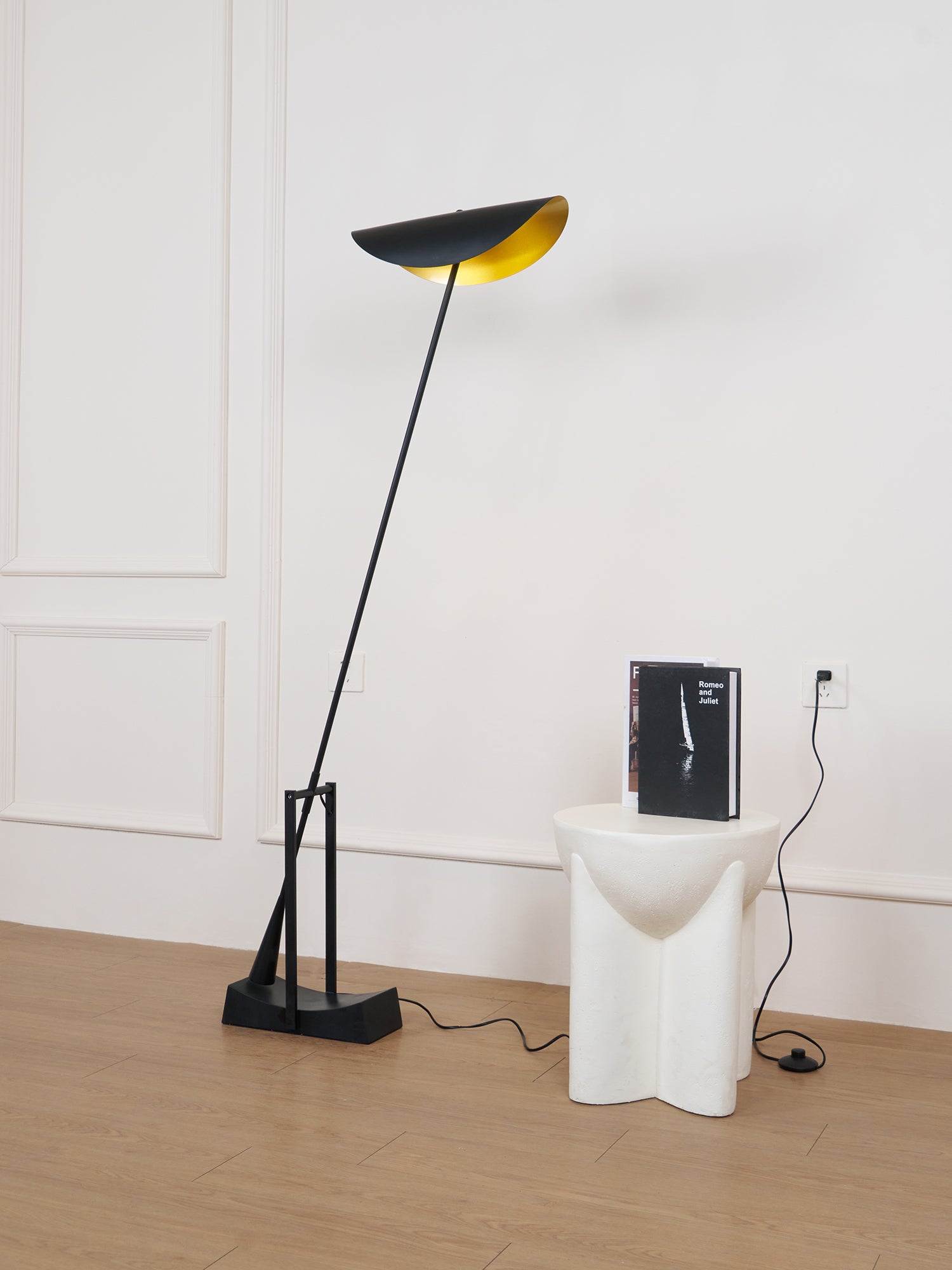 Teriisina Floor Lamp
